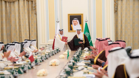 الرياض والدوحة توقعان اتفاقية تنفيذ مشروع قطار السعودية - قطر السريع
