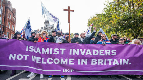 طرد معلم بريطاني بعد قوله لتلميذ مسلم إن بريطانيا ما زالت دولة مسيحية 