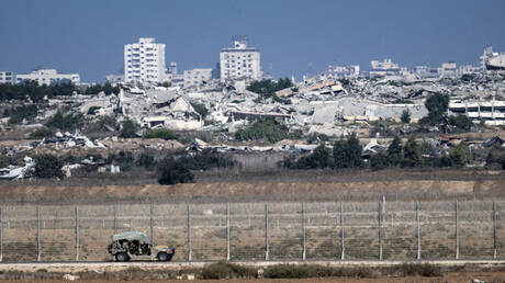 مستوطنون إسرائيليون يعبرون إلى غزة والجيش يصدر بيانا مقتضبا