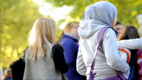 النمسا تقر حظر الحجاب في المدارس للفتيات دون 14 عاما 