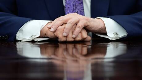 البيت الأبيض يفسر سبب وضع ترامب ضمادة على يده باستمرار(صورة)- عاجل 