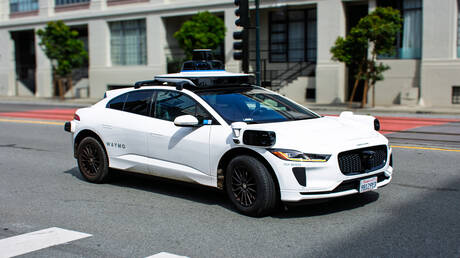 امرأة أمريكية تلد في سيارة ذاتية القيادة.. والمركبة توصلها إلى المستشفى بسلام 