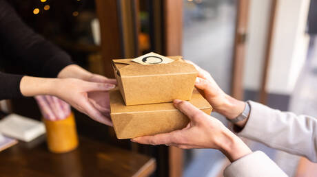 أكثر من مجرد سعرات حرارية! كيف تحول الوجبات السريعة الجسم إلى بيئة ملتهبة؟ 