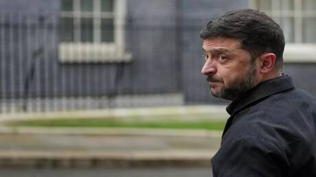 استخباراني أوكراني سابق يفضح حيلة جديدة لزيلينسكي
