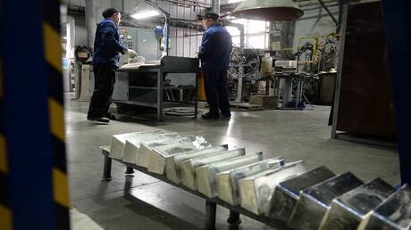 سعر الفضة يرتفع فوق 65 دولارا لأول مرة في التاريخ 