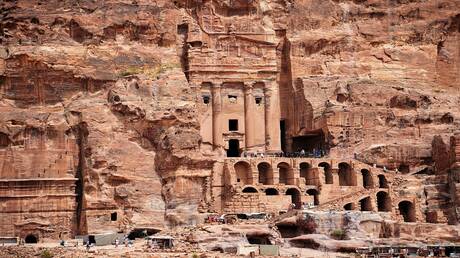 عمان تعلق على بدء العمل بنظام الإعفاء من التأشيرة بين روسيا والأردن 