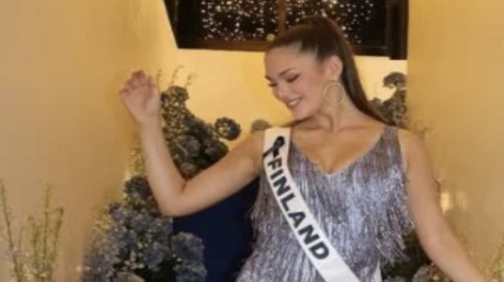 فنلندا تسحب سحب اللقب من ملكة جمالها بسبب حركة من عينيها