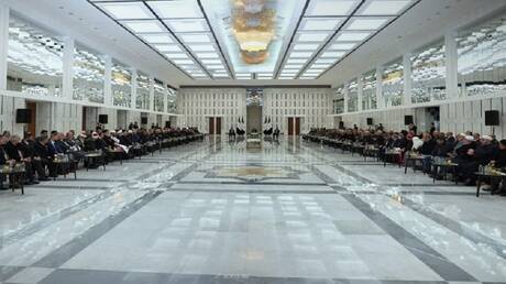 عاجل - لقاء بين الشرع ووجهاء وأعيان محافظتي اللاذقية وطرطوس.. ماذا دار فيه؟ 