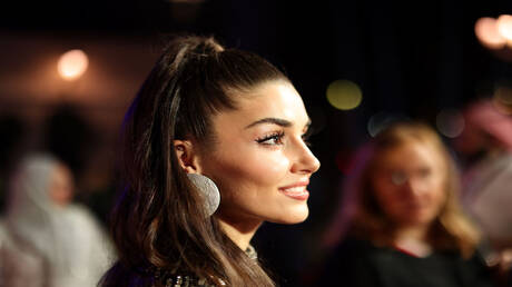 هاندا أرتشيل تعيش قصة حب جديدة (فيديو)