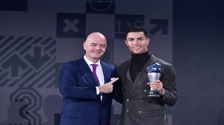 من يصوت بدلا من القائد.. لماذا لا يدلي رونالدو بصوته في جوائز الفيفا؟