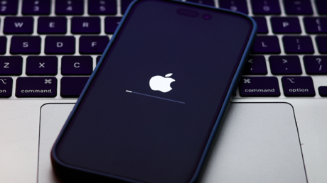 حدّث "آيفون" الآن.. آبل تطلق iOS 26.2 لتعديل تصميم جدلي بعد موجة انتقادات 