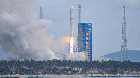 الصين تخطط لإطلاق صاروخ فضائي فائق الثقل العام القادم