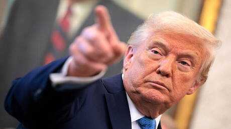 دي فانس يكشف ماذا أهداه ترامب بعد حديث عن "الأحذية السيئة" .. عاجل 