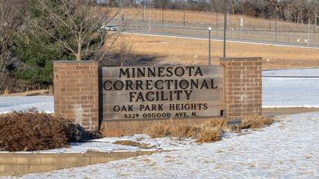 ما سبب فضيحة الرعاية الاجتماعية في مينيسوتا؟