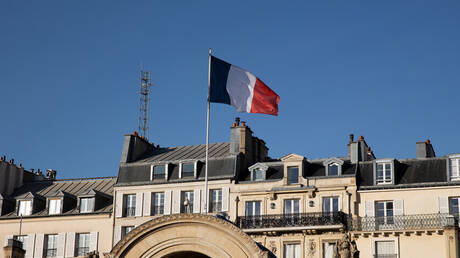 النيابة الفرنسية تطالب بسجن نجل وزير الدفاع السوري السابق 8 سنوات