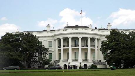 مسؤول أمريكي رفيع يفسر تصريحات ترامب حول فنزويلا ويدعي "سرقة" صناعة النفط