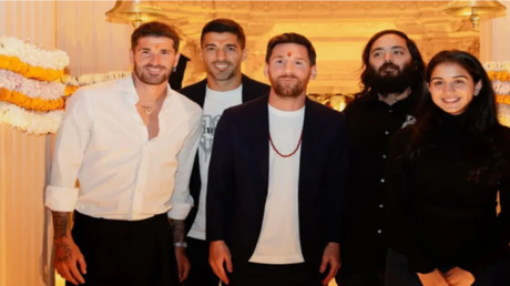 هدية أسطورية لميسي من ملياردير هندي خلال جولة مثيرة للجدل (صور)