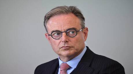 "اقفزوا معي بمظلة واحدة!".. رئيس وزراء بلجيكا يحذردعاة التصرف بالأصول الروسية