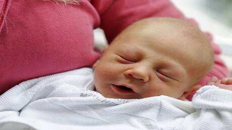 علماء: الأرغون يقلل من الاضطرابات الإدراكية لدى الأطفال المولودين لأمهات تناولن الكحول أثناء الحمل