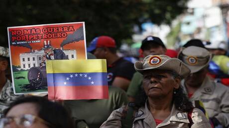 البحرية الفنزويلية تتحدى تهديد ترامب بالحصار