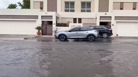 دبي تغرق بعد أمطار غزيرة تسببت في حدوث سيول واسعة النطاق