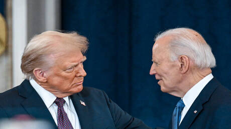 ترامب يسخر من بايدن: 