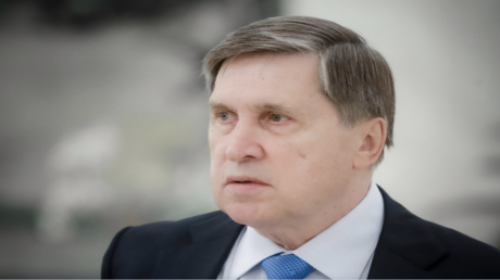 أوشاكوف: روسيا تنتظر الالتزام الكامل بالاتفاقات بشأن تسوية الأزمة الأوكرانية