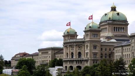 صحيفة سويسرية تكشف عدد الأوكرانيين المرحلين من سويسرا منذ 2022