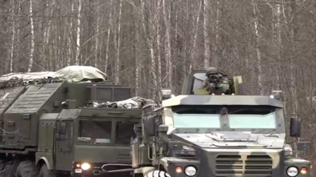 بمراسم احتفالية عسكرية.. منظومة صواريخ "أورِيشنيك" تدخل الخدمة القتالية رسميا في بيلاروس (فيديو)