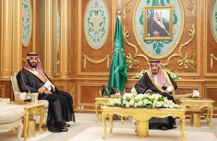 لافتات للعاهل السعودي وولي عهده والتلويح بأعلام المملكة في حضرموت وسط تفاعل كبير (فيديو)