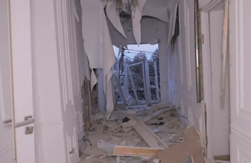 لقطات مروعة توثق آثار هجوم أوكراني على فندق بمقاطعة خيرسون ليلة رأس السنة أودى بحياة 24 شخصا