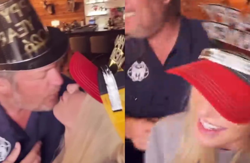 مغنية أمريكية شهيرة تدحض شائعات طلاقها من زوجها بقبلة حميمة في رأس السنة (فيديوهات)