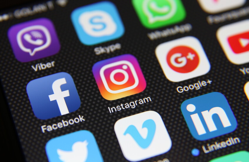 "خصمائي أمام الله".. نجم مصري يوجه رسالة حادة للجمهور ويعلن اعتزال السوشيال ميديا