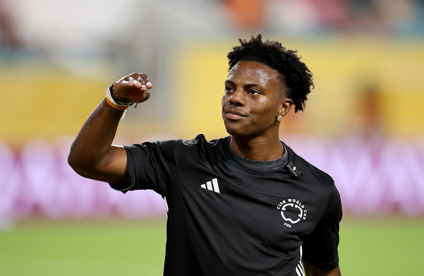 لفتة إنسانية من اليوتيوبر العالمي "آي شو سبيد" بسبب حلاق من غزة في جنوب إفريقيا تثير تفاعلا (فيديو)