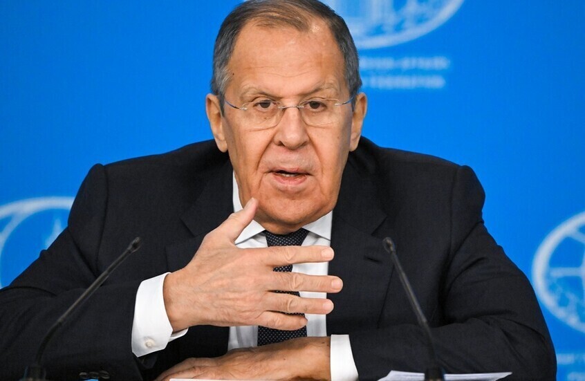 لافروف يحقق أمنية طفلين بمناسبة العام الجديد