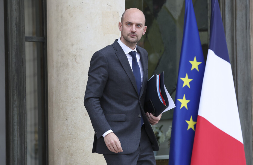 فرنسا حول العملية العسكرية الأمريكية في فنزويلا واعتقال مادورو: تداعيات وخيمة على الأمن العالمي