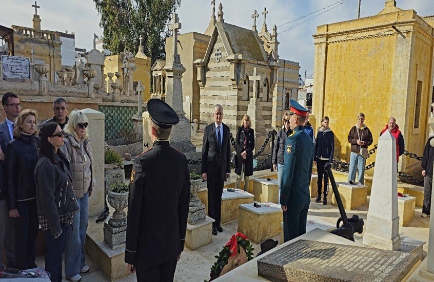 مصر.. السفارة الروسية تحيي ذكرى بحارة سفينة "بيريسفيت" الغارقة في بورسعيد