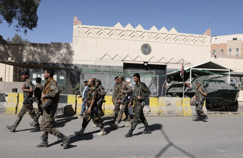 السفارة الأمريكية في اليمن: تقارير عن إغلاق وإلغاء وتحويل مسار رحلات جوية من وإلى سقطرى