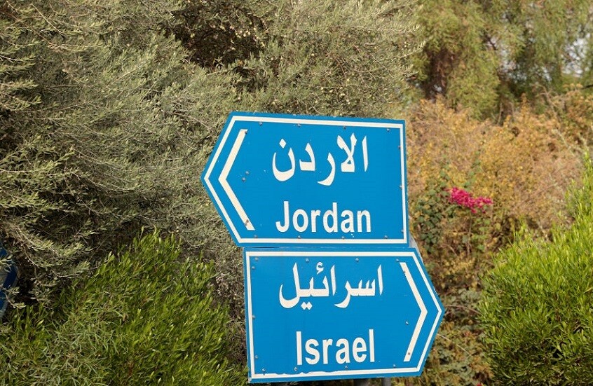 الجيش الإسرائيلي: إسرائيليان عبرا الحدود إلى الأردن عن طريق الخطأ وأعيدا بعد توقيفهما
