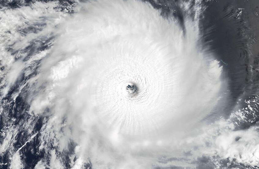 مشاهد توثق ظاهرة طبيعية غامضة على شواطئ المغرب والسلطات تعلق (فيديو)