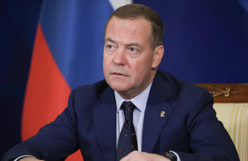 مدفيديف: الولايات المتحدة قد تكرر "العملية الفنزويلية" في أوكرانيا