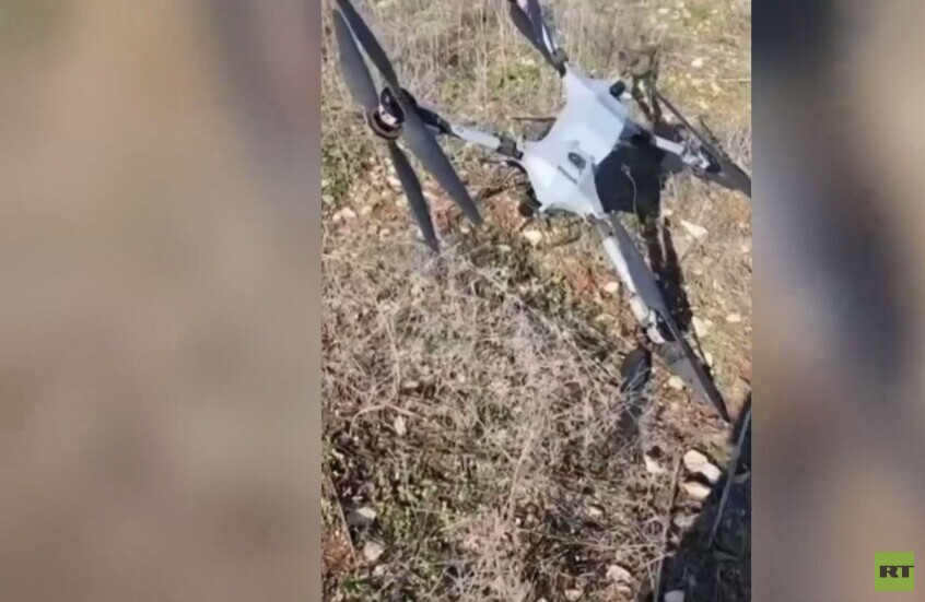 لبنانيون يعثرون على مسيرة إسرائيلية في بلدة رب الثلاثين