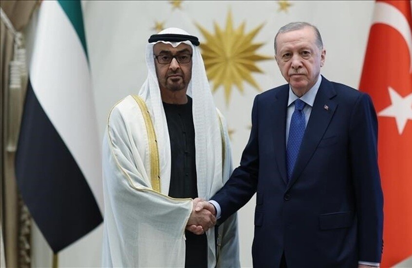 الأناضول: أردوغان يؤكد خلال اتصال هاتفي بنظيره الإماراتي دعم تركيا لوحدة أراضي اليمن