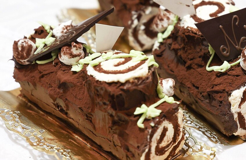 الجزائر.. حبس مسؤول منع بيع كعكة رأس السنة (صور)