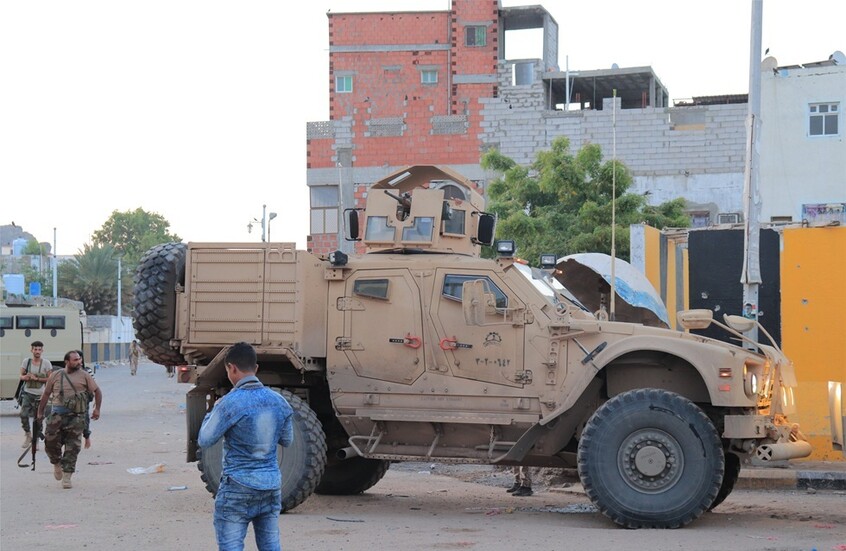 "رويترز": استهداف مسيرات فوق قصر أقام فيه الزبيدي بمدينة عدن اليمنية