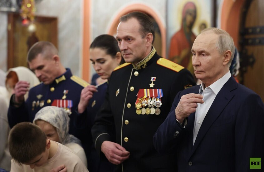 الرئيس بوتين خلال القداس