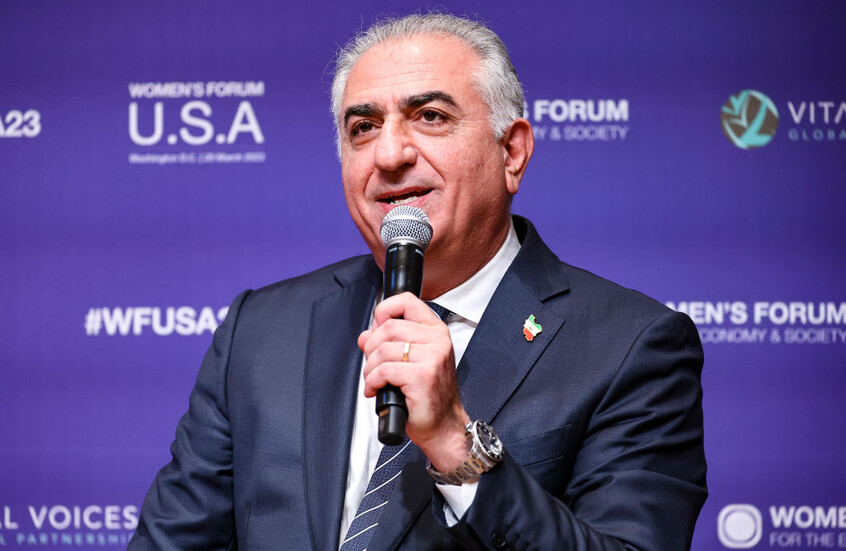 رضا بهلوي يوجه رسائل للجيش ويدعو الإيرانيين لتصعيد الهتافات خلال التظاهرات