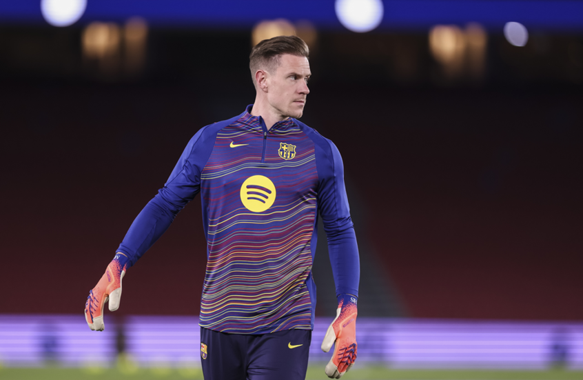 تير شتيغن يغادر معسكر برشلونة في السعودية قبل مواجهة  بلباو بساعات