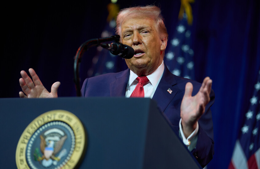 أحد أبرز مؤيدي الرئيس الأمريكي ينقلب عليه: دعمه لإسرائيل يضر بالبلاد