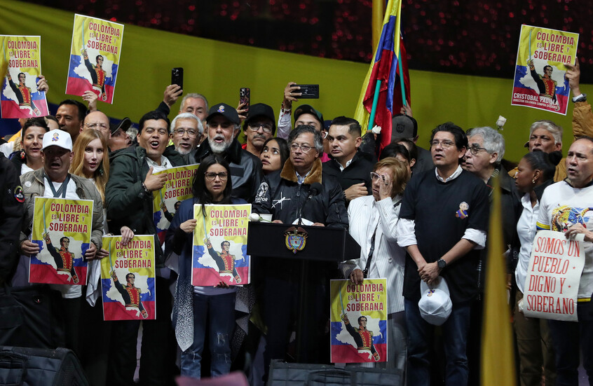 الرئيس الكولومبي "يعدل خطابه" ويكشف تفاصيل الاتصال الهاتفي مع ترامب